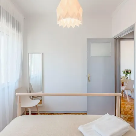 Apartment Renovated Sunny With Amazing Sunset Balcony , By Timecooler Lisbon