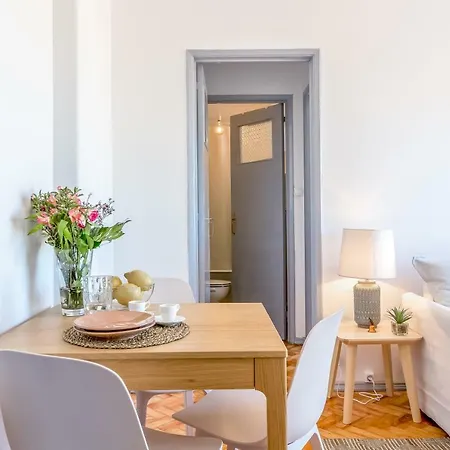 Renovated Sunny With Amazing Sunset Balcony , By Timecooler Lisbon